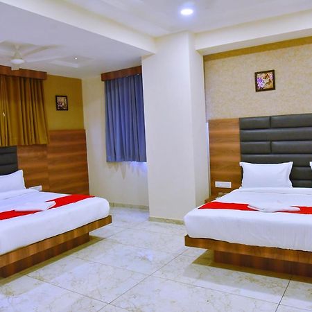 Hotel Krishna Palace Ānand Dış mekan fotoğraf