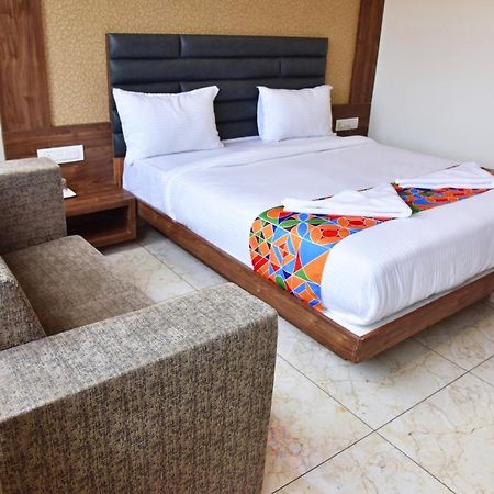 Hotel Krishna Palace Ānand Dış mekan fotoğraf