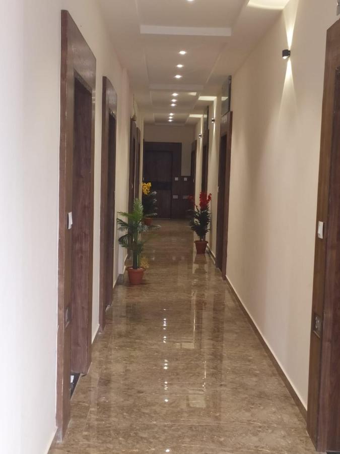 Hotel Krishna Palace Ānand Dış mekan fotoğraf