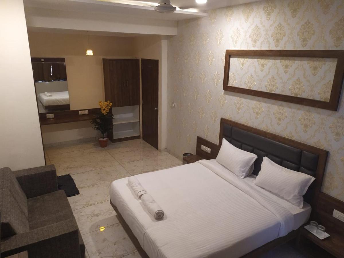 Hotel Krishna Palace Ānand Dış mekan fotoğraf