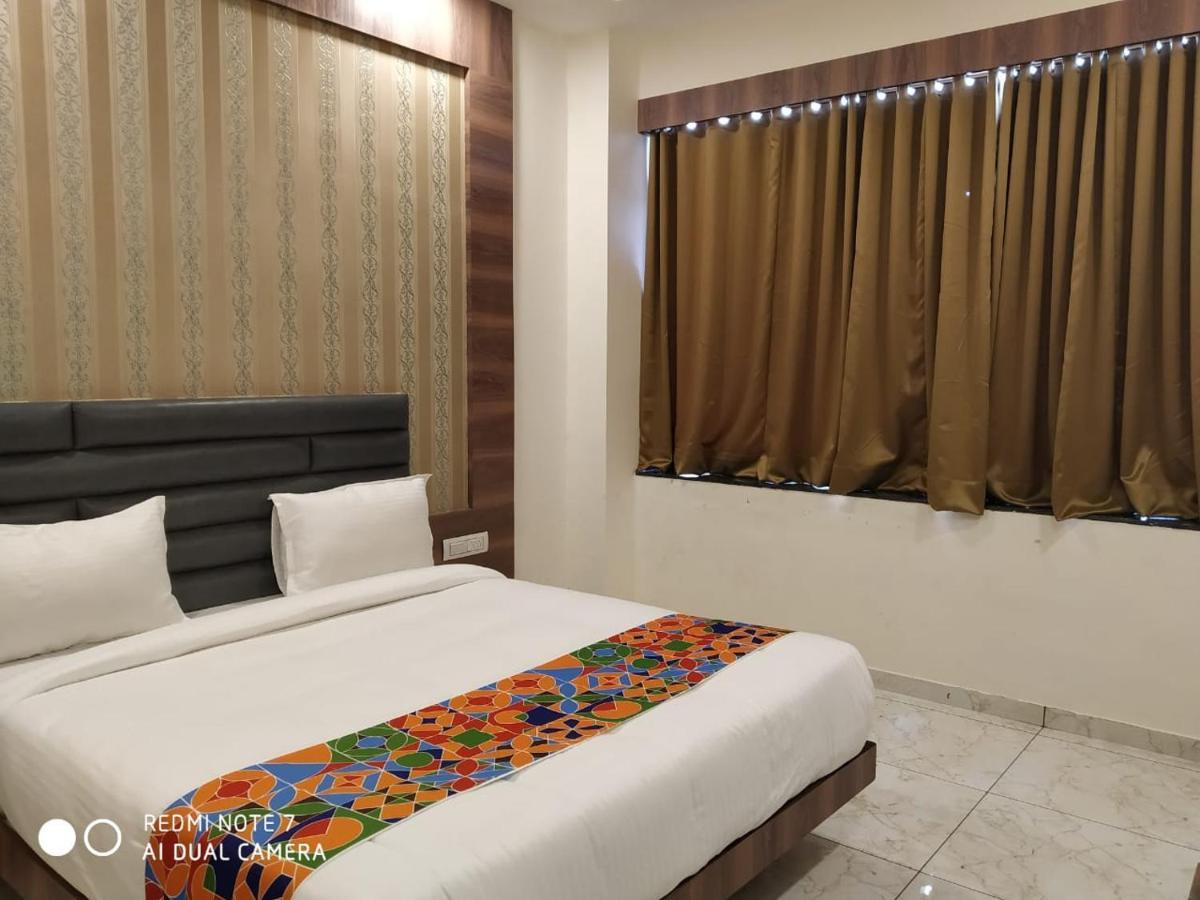Hotel Krishna Palace Ānand Dış mekan fotoğraf
