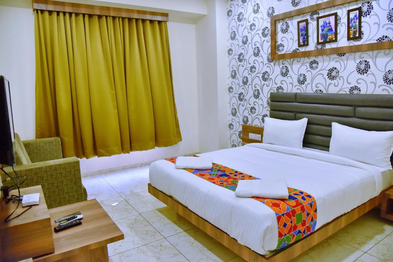 Hotel Krishna Palace Ānand Dış mekan fotoğraf